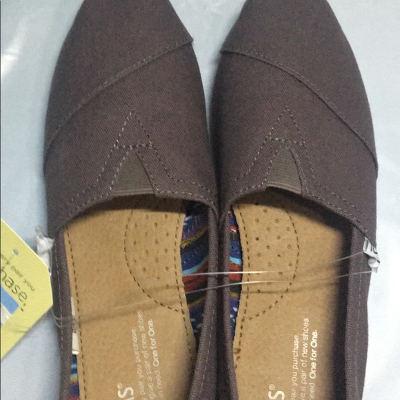 TOMS Women's CLASSIC Solid Canvas Slip on flats - Picture 3 of 4